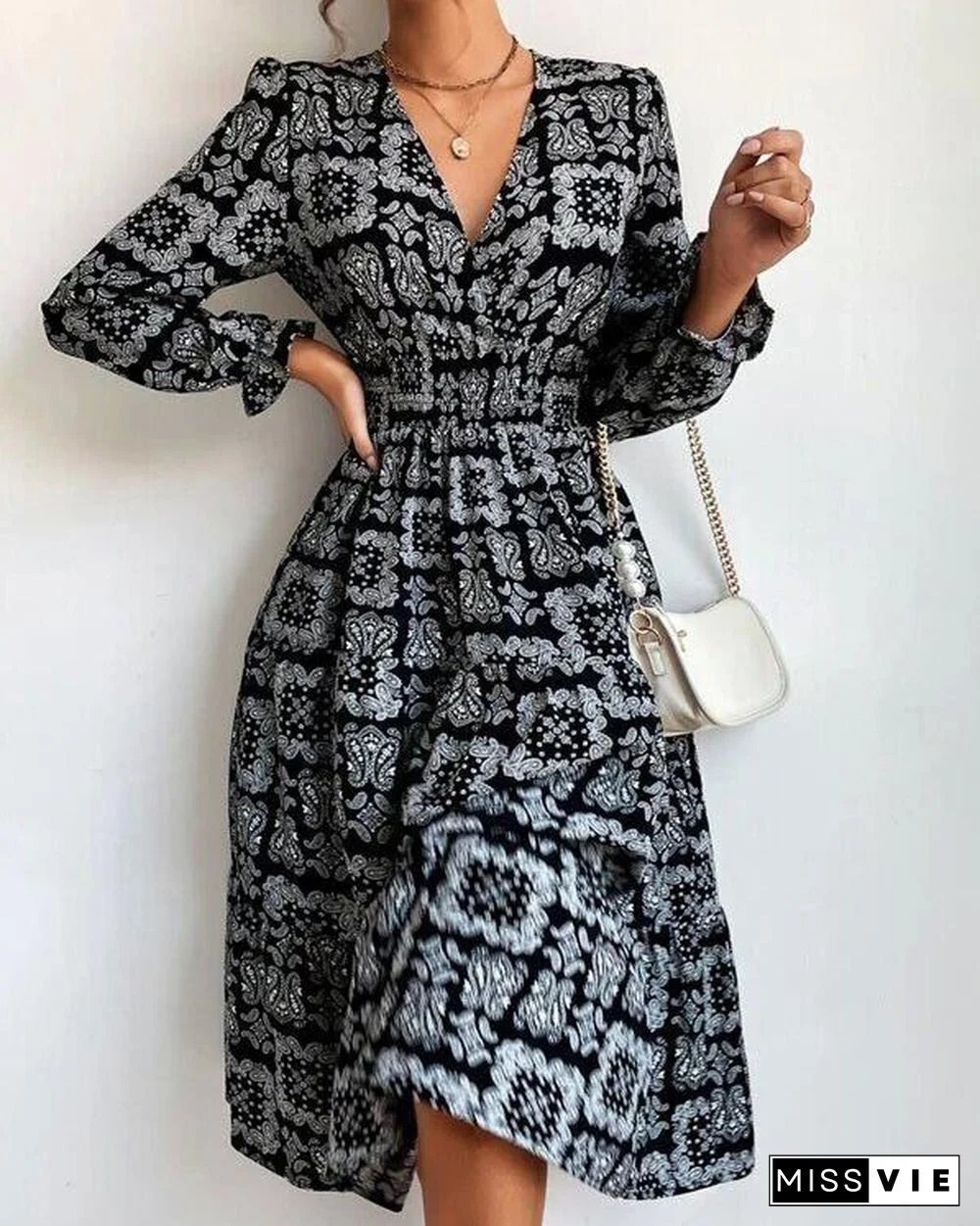 V-neck Long-sleeved Printed Fashion Dress