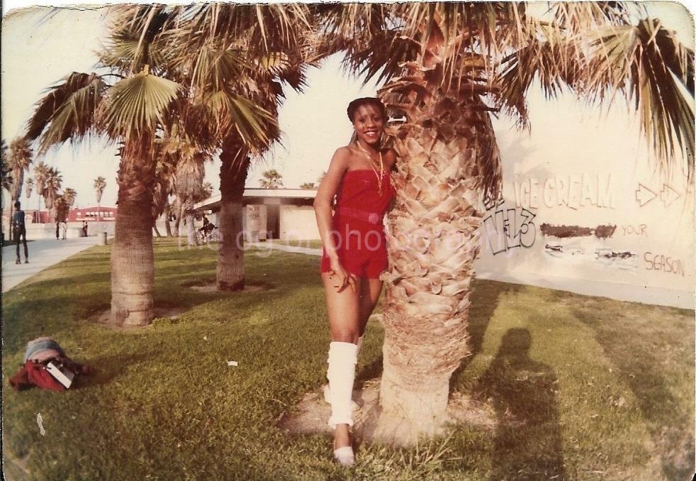 Pretty California Girl At The Beach 70's 80's FOUND Photo Poster painting Color WOMAN 04 24 B