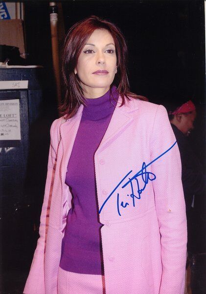 Teri Hatcher genuine autograph Photo Poster painting 8x12