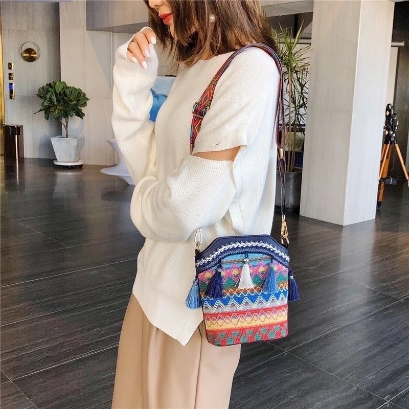Women’s Small All Seasons Pu Leather Nylon Stripe Ethnic Style Tassel Bucket Zipper Shoulder Bag