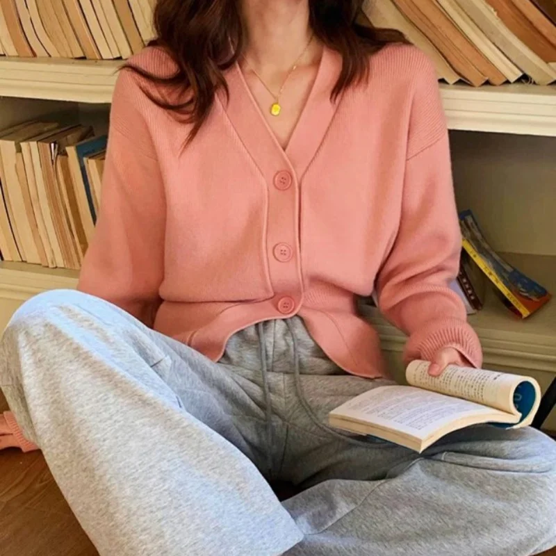 Uveng Uveng Gentle White V-Neck Knitted Jersey Autumn And Winter New High-End Lazy Wind To Close The Waist Short Sweater Top