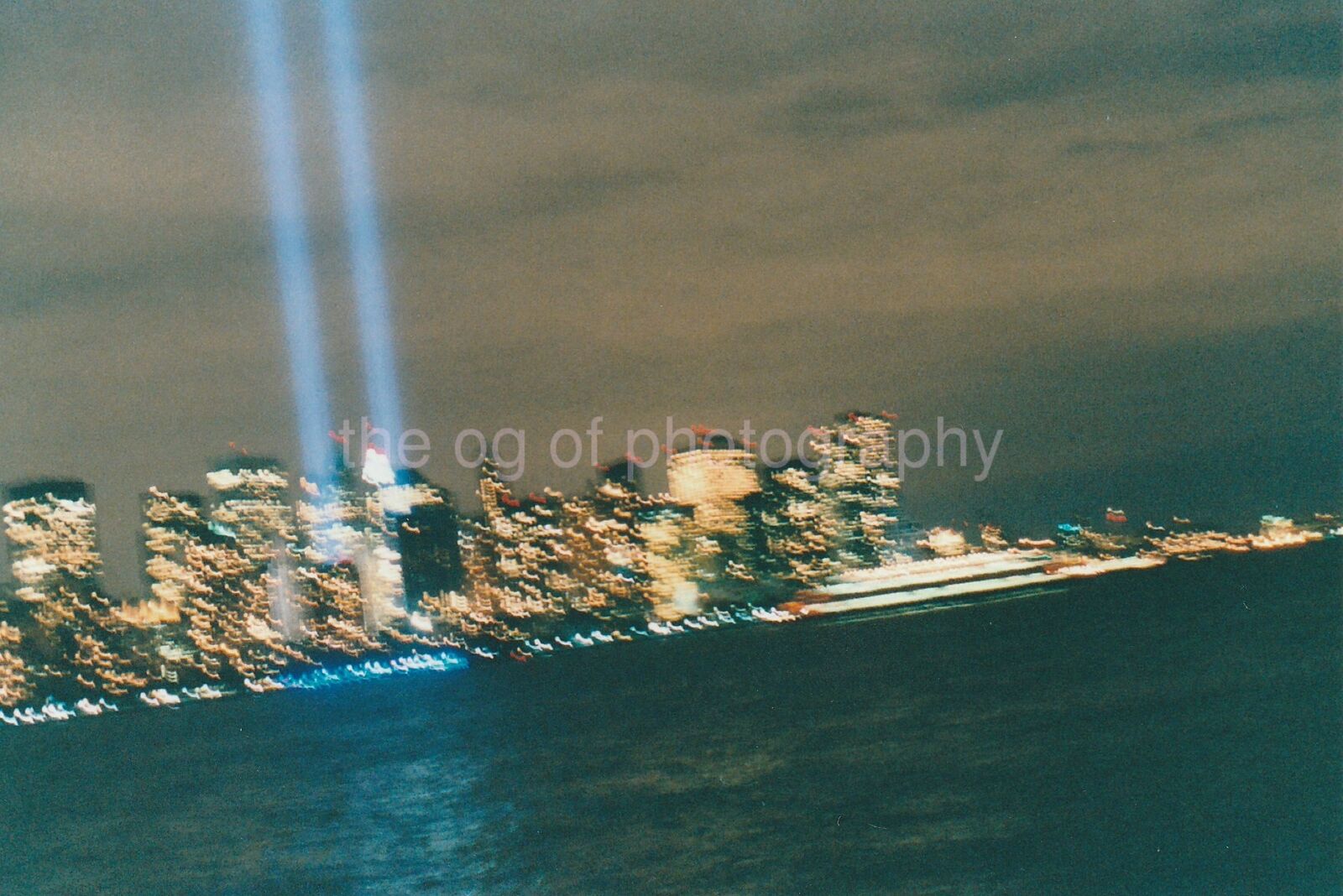 BLURRY NEW YORK CITY At Night FOUND Photo Poster painting Snapshot VINTAGE Skyline 94 15 Y