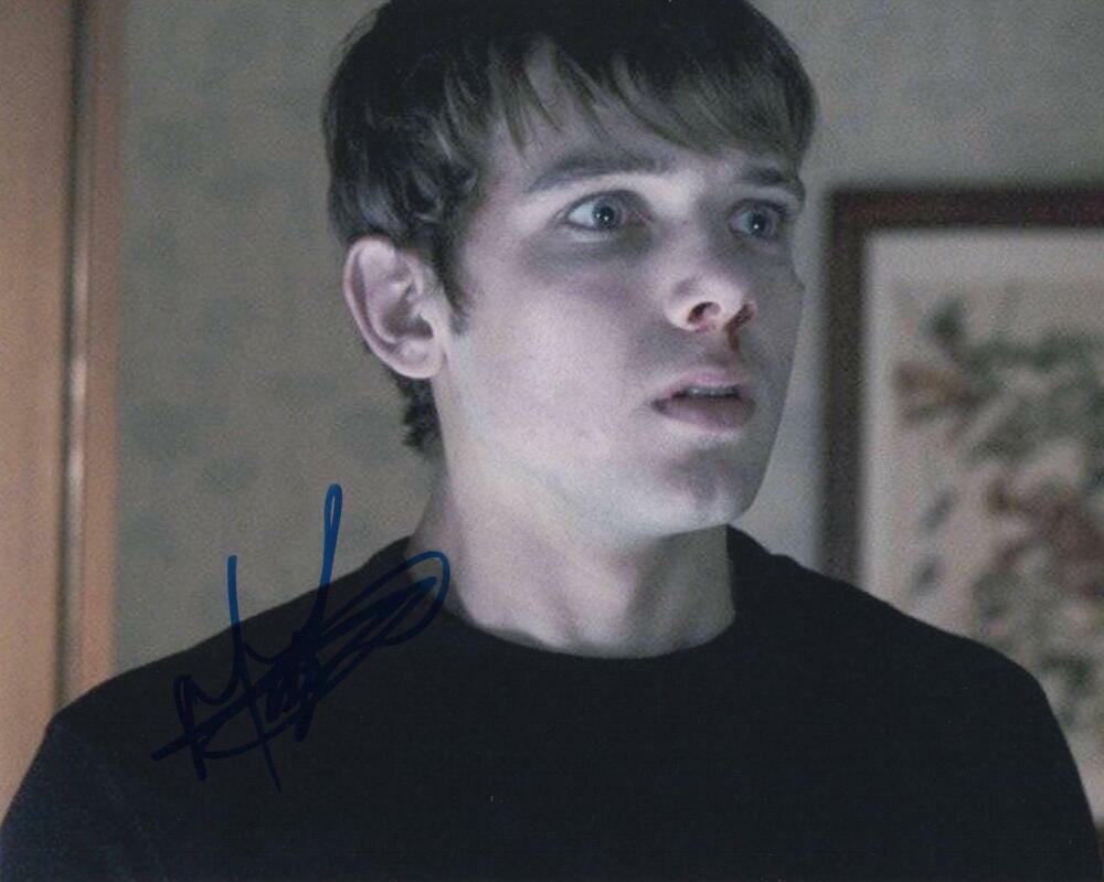 MAX THIERIOT SIGNED AUTOGRAPH 8X10 Photo Poster painting - YOUNG, SEAL TEAM STUD, BATES MOTEL C