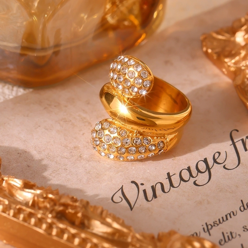 Elegant Luxurious Vacation Geometric Titanium Steel Rhinestones 18K Gold Plated Inlay Rings