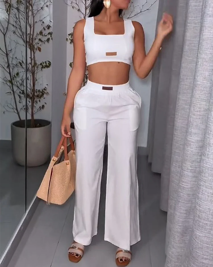 Sleeveless solid color two piece suit