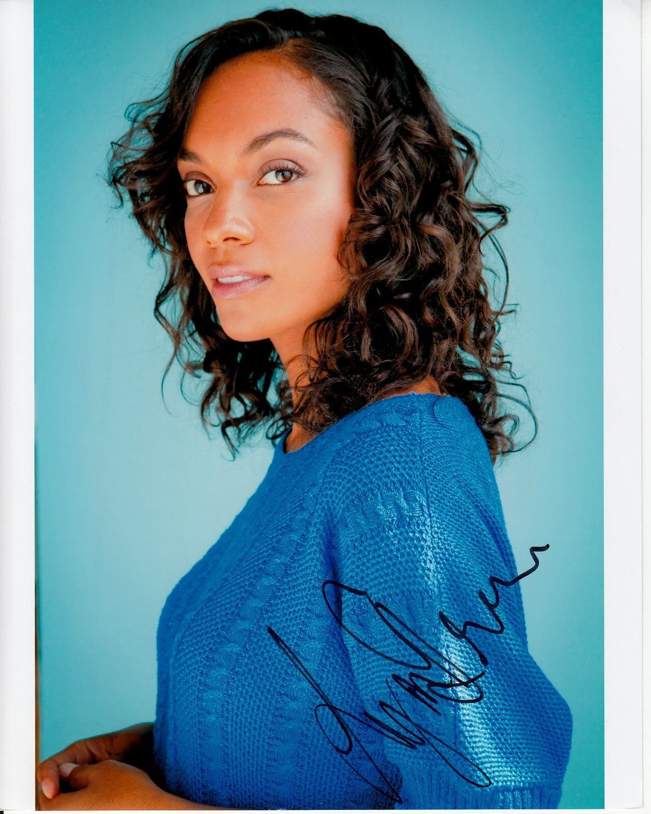 LYNDIE GREENWOOD hand-signed BEAUTIFUL 8x10 COLOR CLOSEUP uacc rd coa IN-PERSON