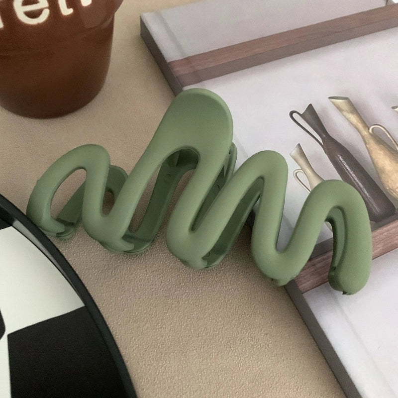 Women’s Minimalist Waves Plastic Resin Hair Claws