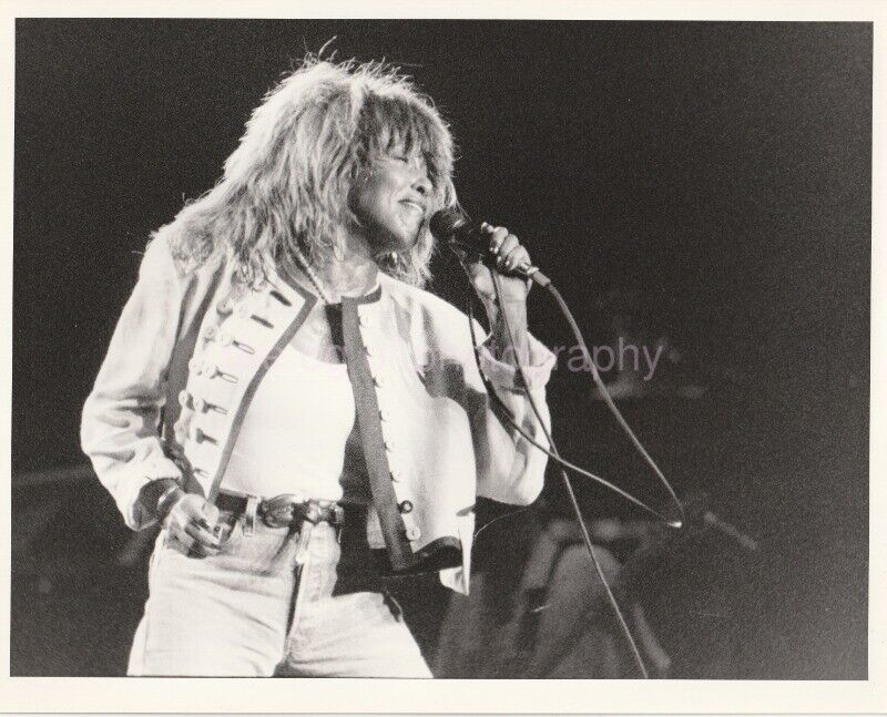 TINA TURNER In Concert 8 x 10 MUSIC Found Photo Poster painting b+w94 9 A