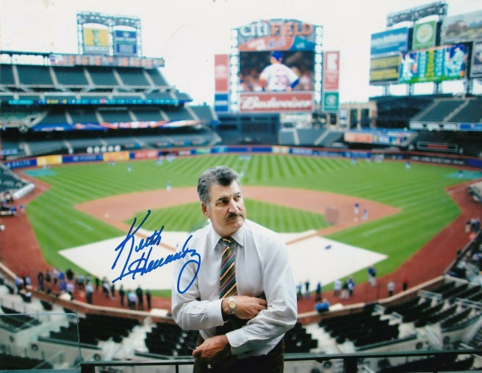 KEITH HERNANDEZ NEW YORK METS ANNOUNCER POSE SIGNED 8x10