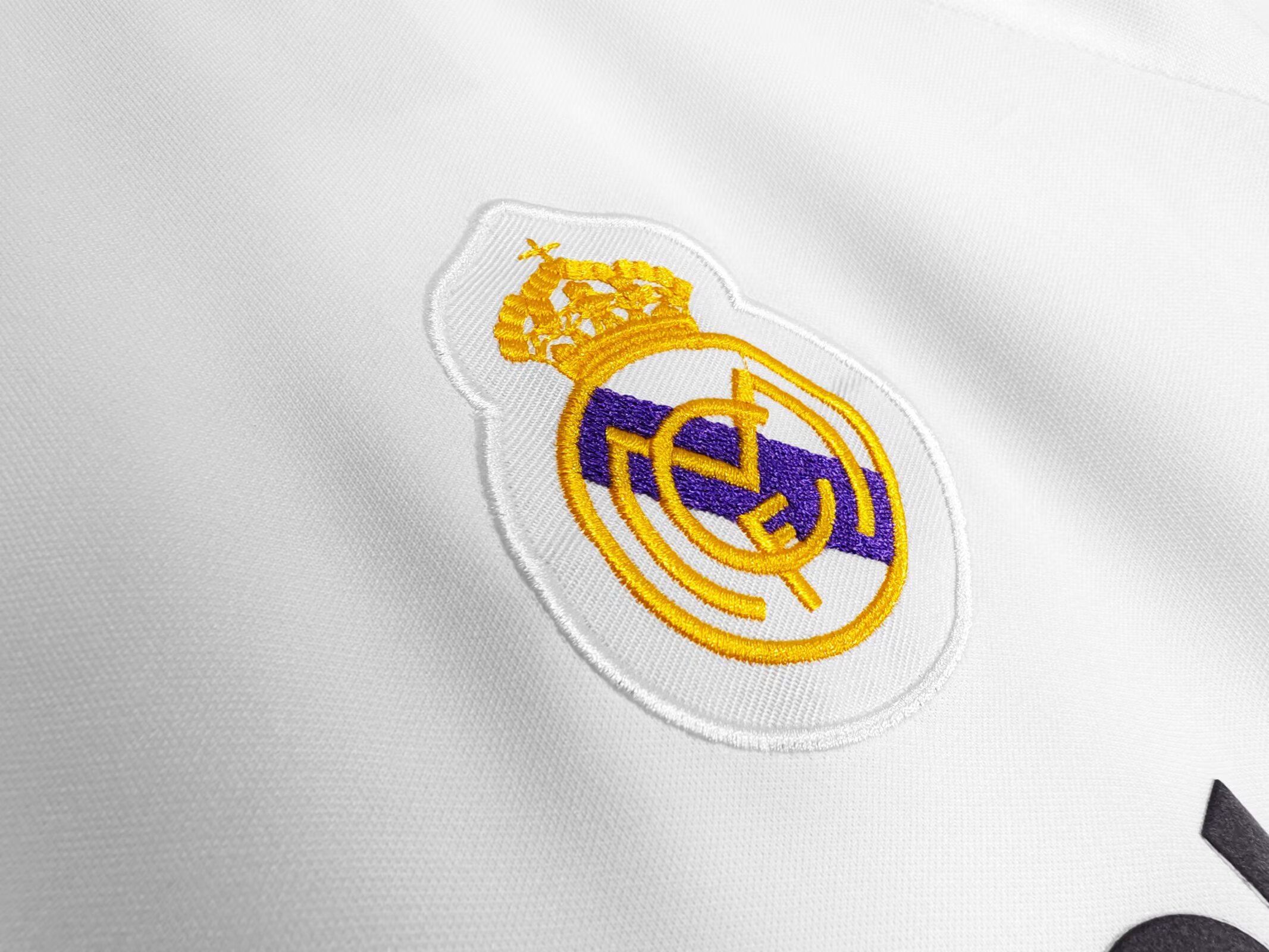 Retro 1984-1985 Real Madrid Home Football Shirt