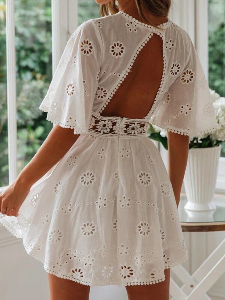 New White Summer Dress Hollow Out Casual Fashion Backless Mini Dresses Floral Embroidery Cotton Party Dress Women Robe 18504
