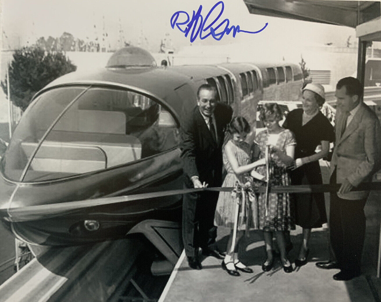 BOB GURR HAND SIGNED 8x10 Photo Poster painting DISNEY RIDE DESIGNER & IMAGINEER AUTOGRAPH RARE