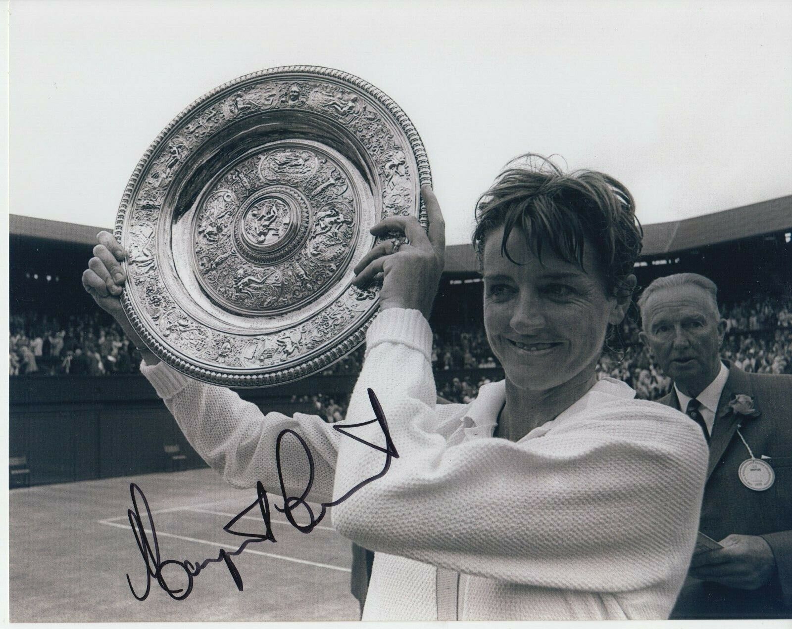 Margaret Court (Wimbledon) 8x10 Signed Photo Poster painting w/ COA Tennis-Womens #2