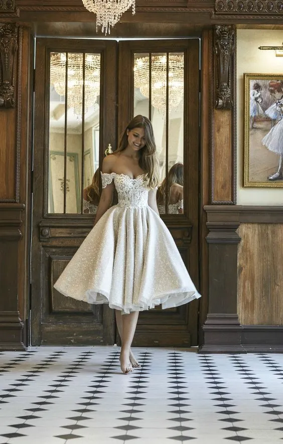 Miabel Vintage Short A-line Off-the-Shoulder Wedding Dress With Lace Appliques Miabel Vintage Short A-line Off-the-Shoulder Wedding Dress With Lace Appliques