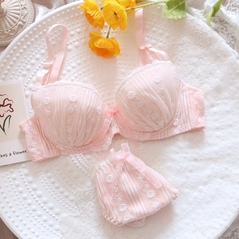 Wriufred Girls underwear fresh and sweet embroidered flowers lace gathered lingerie set with steel ring big cup bra set