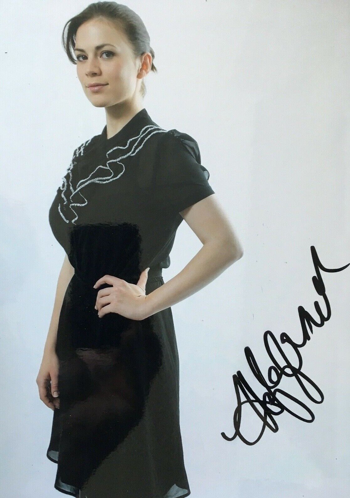 HAYLEY ATTWELL- POPULAR BRITISH ACTRESS - EXCELLENT SIGNED Photo Poster paintingGRAPH