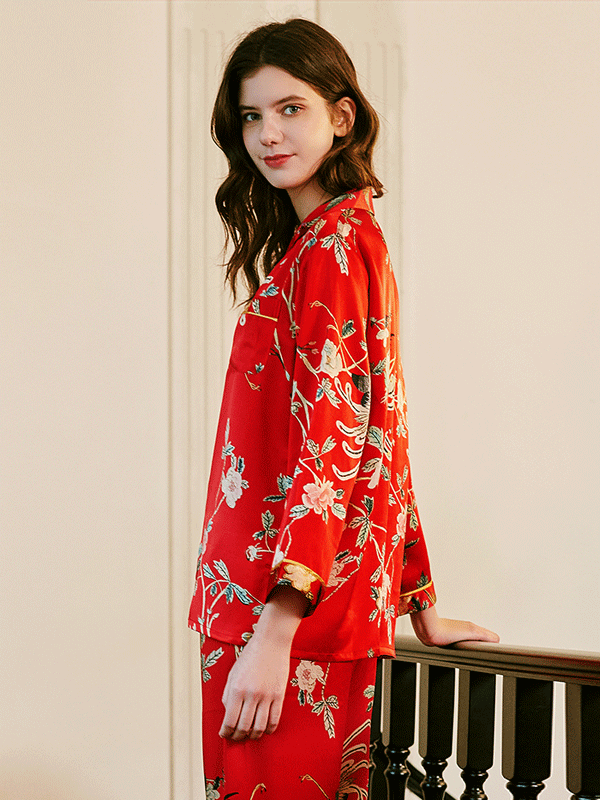 25 MOMME Pyjama en soie imprimé floral rouge 1