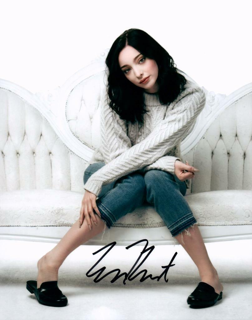 Emma Dumont signed 8x10 Photo Poster painting Picture autographed with COA