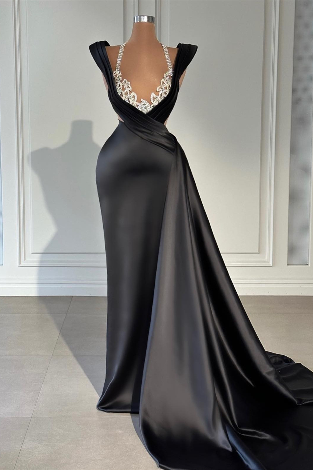 Dresseswow Black V-Neck Sleeveless Mermaid Prom Dress Beaded Ruffles