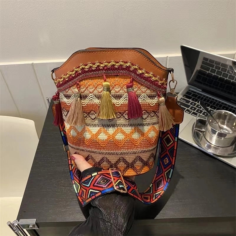 Women’s Medium Special Geometric Basic Ethnic Style Tassel Bucket Zipper Bucket Bag