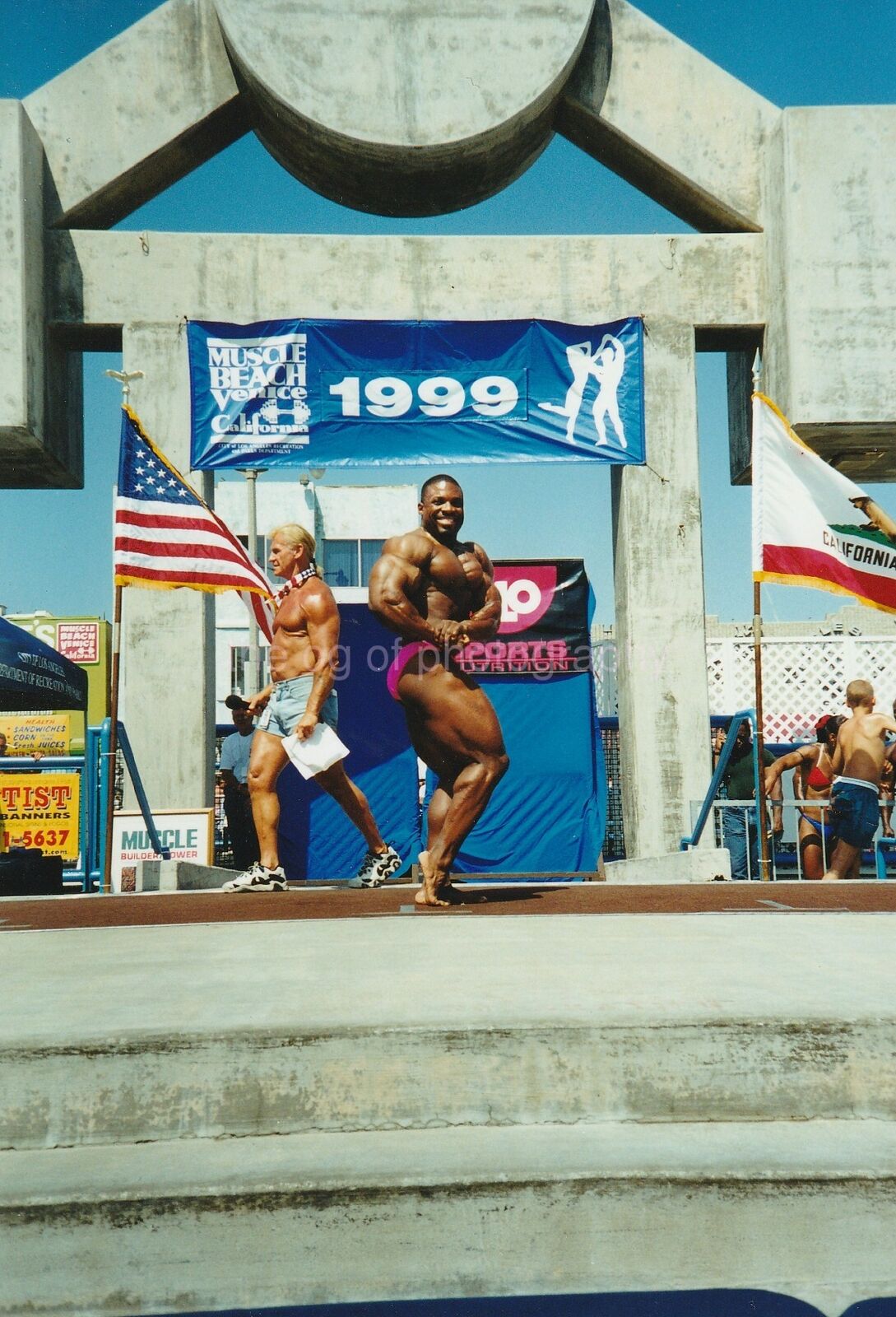 Muscle Man FOUND Photo Poster painting Venice Beach CaliforniaOriginal 92 3 B