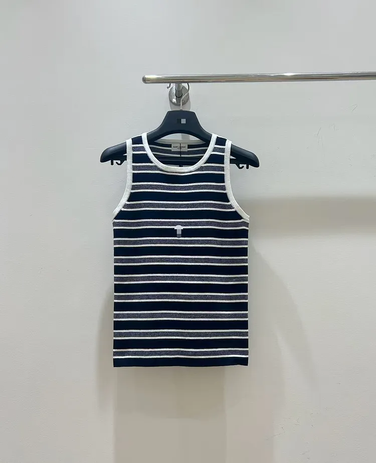 Women's Slim-Fit Scoop Neck Tank Top