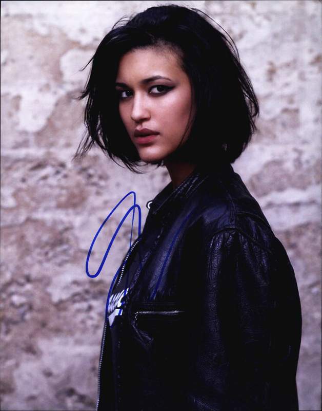 Julia Jones authentic signed celebrity 8x10 W/Certificate Autographed (A0002)