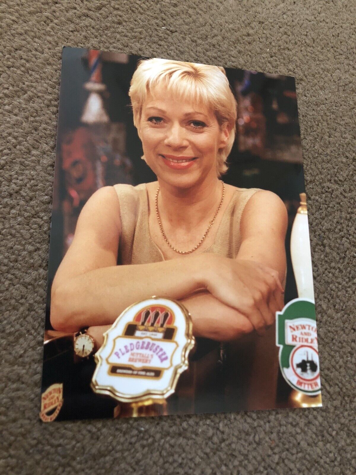 DENISE WELCH (CORONATION STREET) UNSIGNED Photo Poster painting- 7x5”