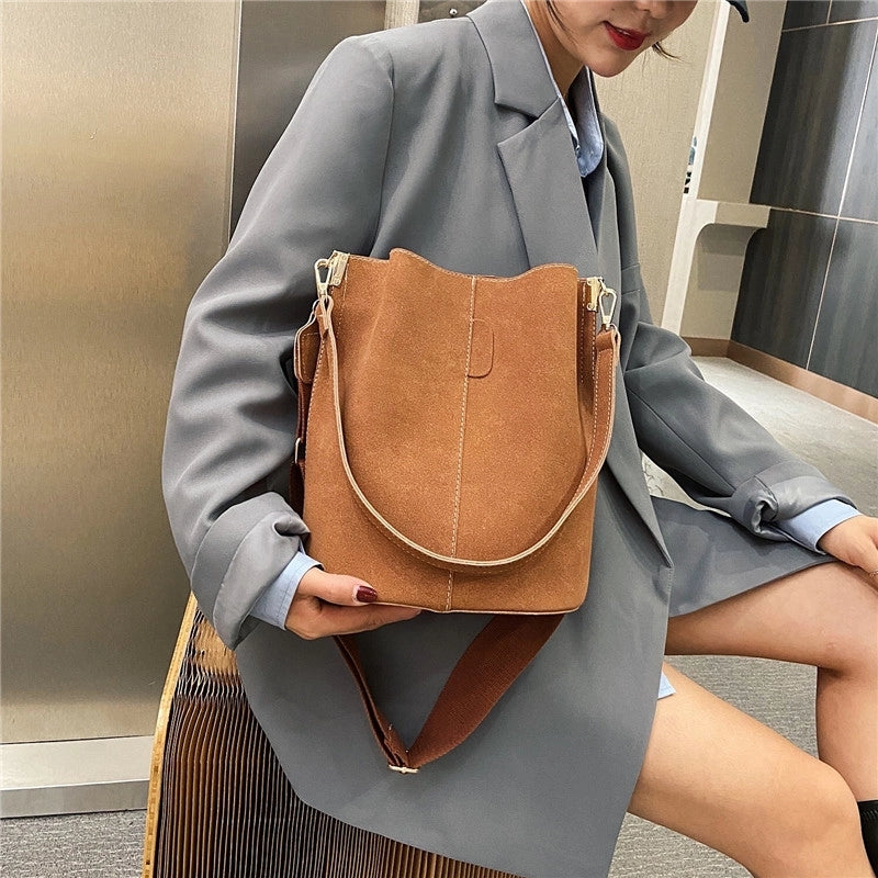 Women's Pu Leather Solid Color Vintage Style Classic Style Bucket String Buckle Bucket Bag