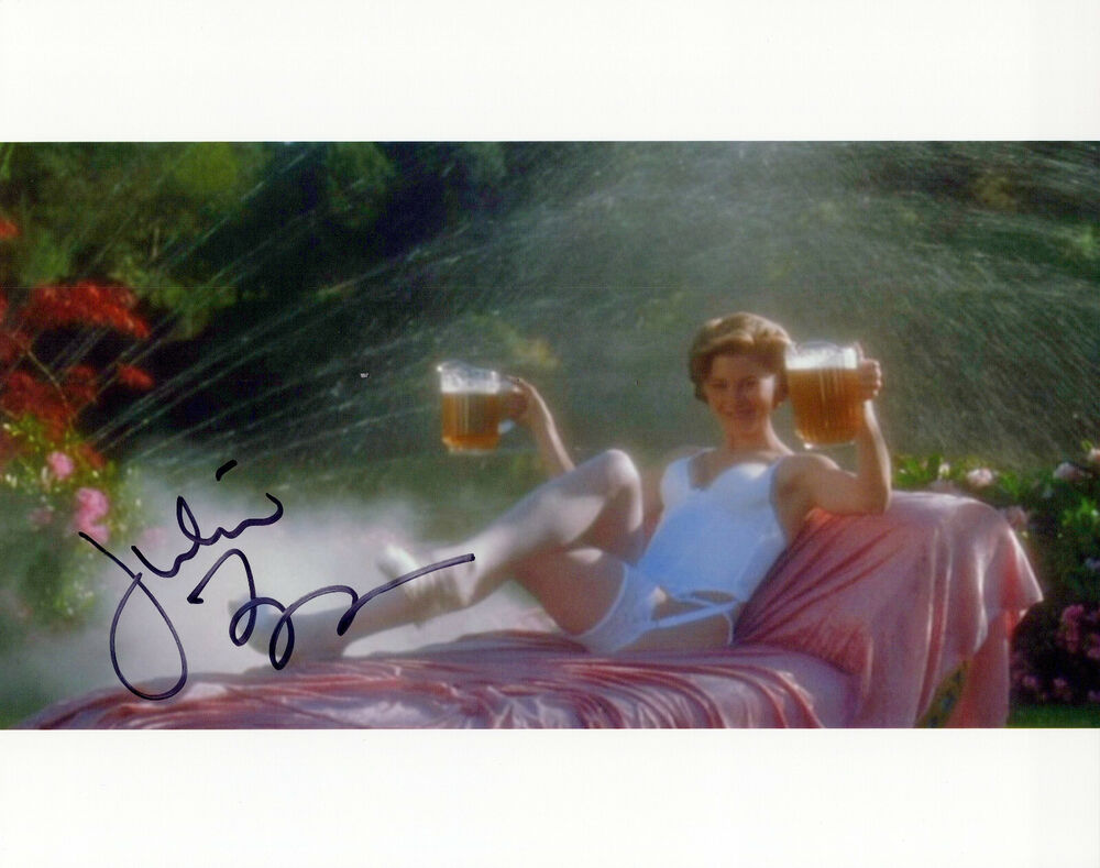 Julie Bowen Happy Gilmore autographed Photo Poster painting signed 8x10 #6 Virginia Venit golf