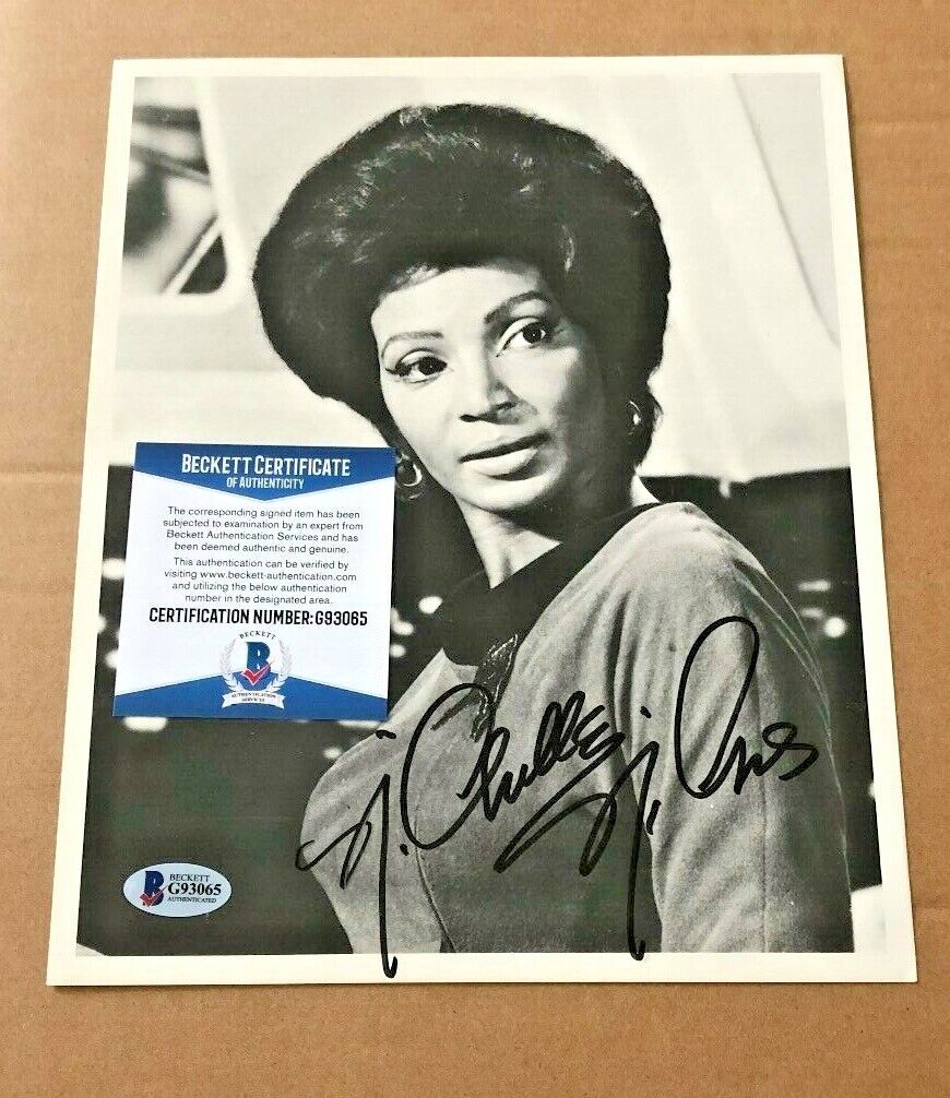 NICHELLE NICHOLS SIGNED 8X10 STAR TREK Photo Poster painting BECKETT CERTIFIED