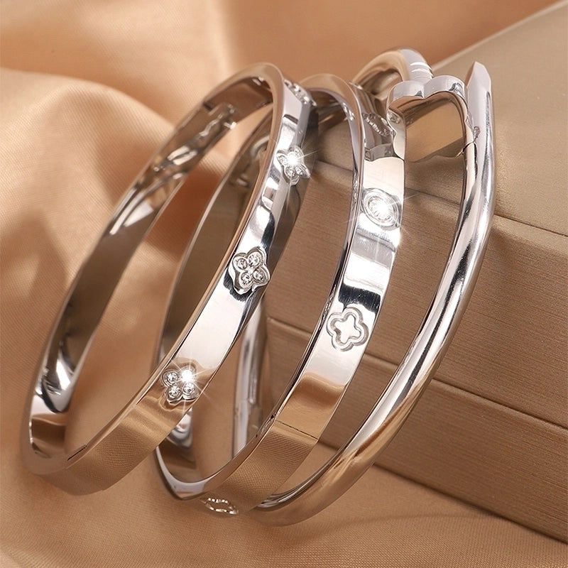 Elegant French Style Classic Style Four Leaf Clover 304 Stainless Steel Bangle In Bulk