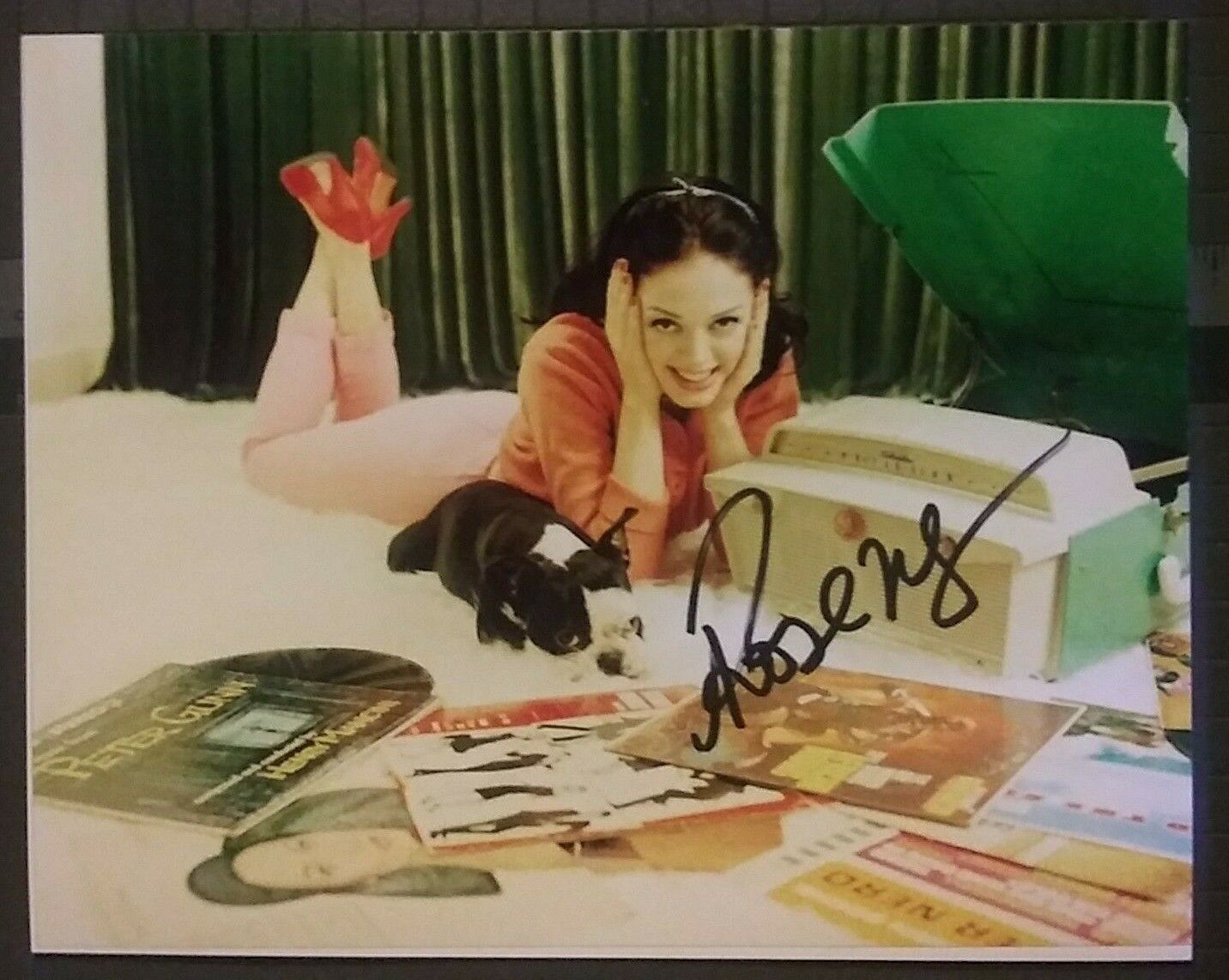 Rose McGowan signed 8x10