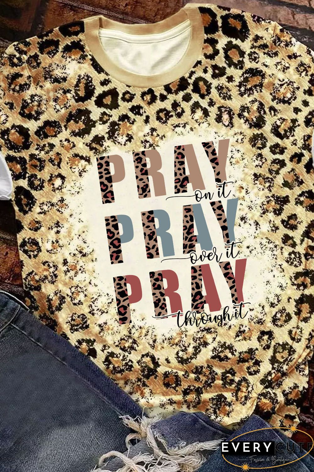 Leopard PRAY Print Bleached T-shirt