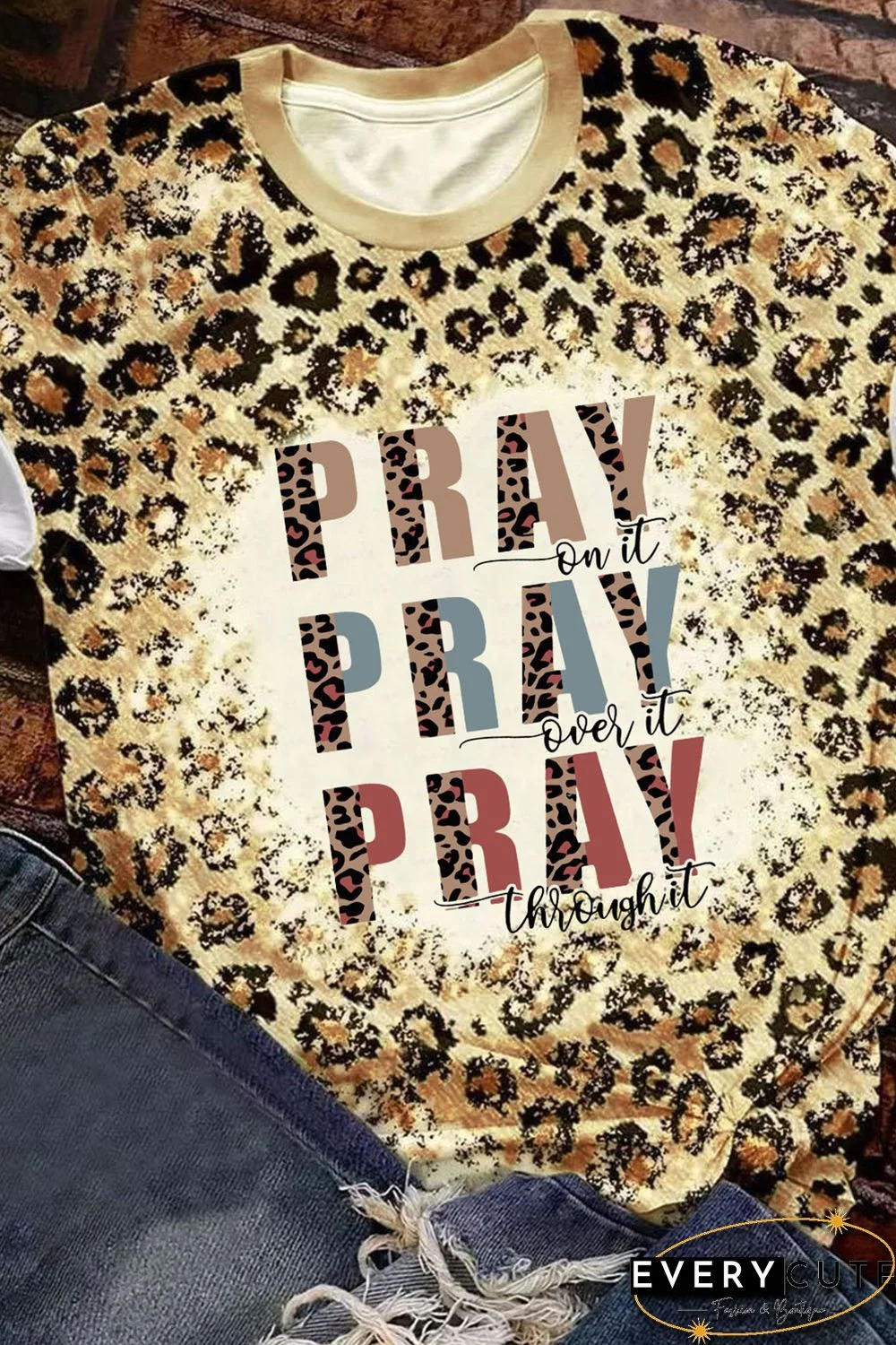 Leopard PRAY Print Bleached T-shirt