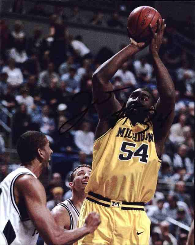 Robert Traylor signed NBA basketball 8x10 Photo Poster painting W/Certificate Autographed 001