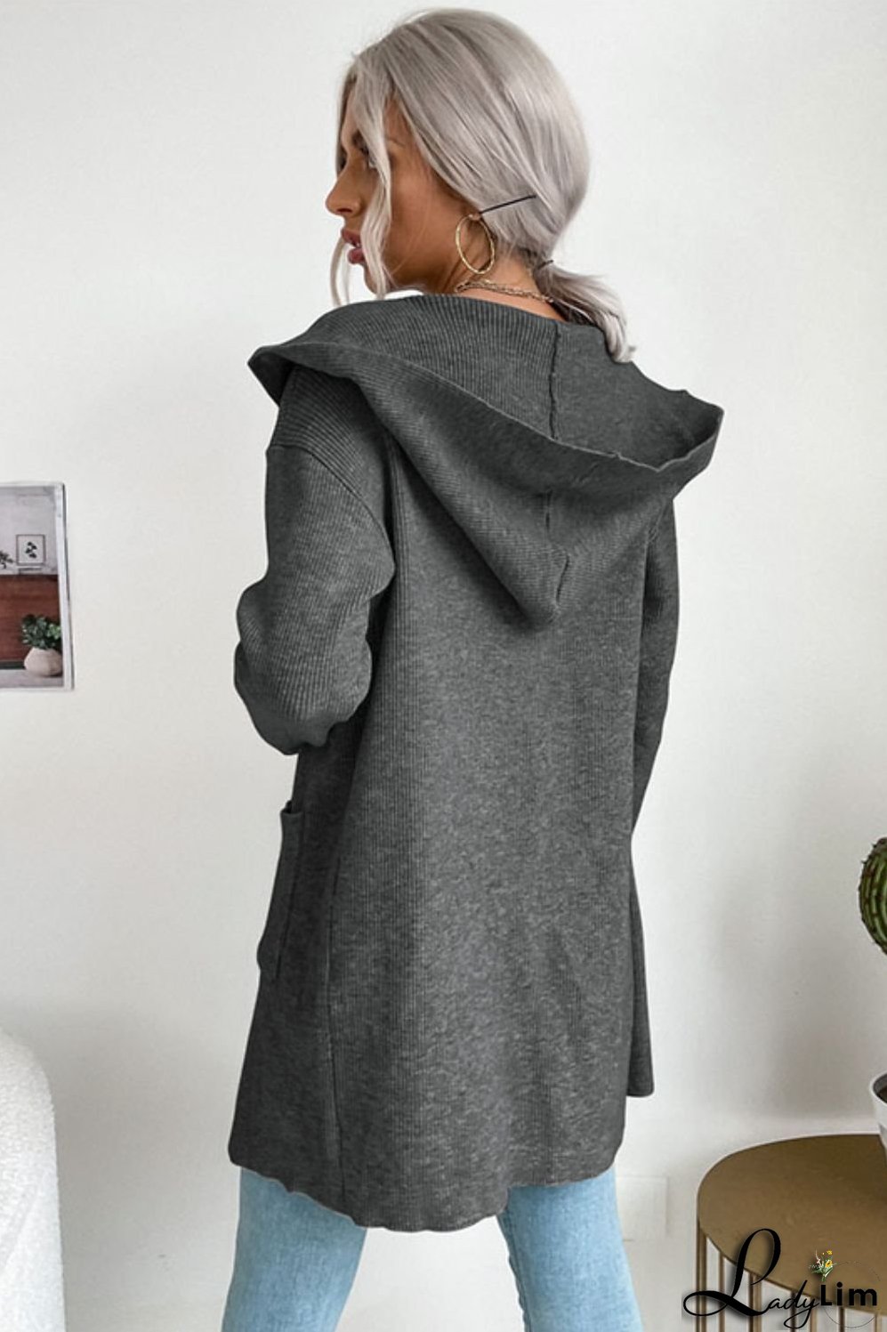 Effortless and Trendy Cardigan