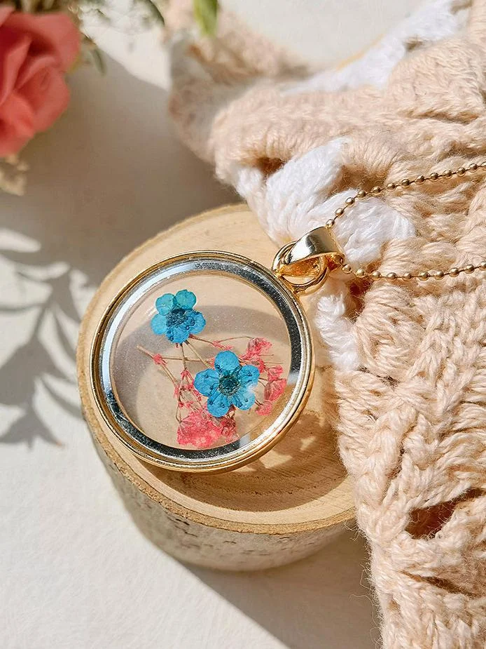 Gypsophila Daffodil Bridal Bouquet Necklace