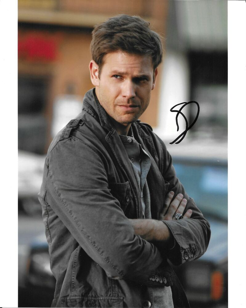 Matthew Davis The Vampire Diaries autographed Photo Poster painting signed 8x10 #5 Alaric Saltzm