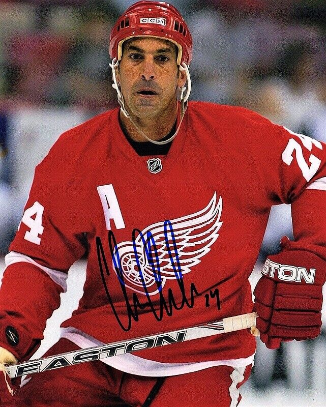 Chris Chelios Signed - Autographed Detroit Red Wings 8x10 inch Photo Poster painting