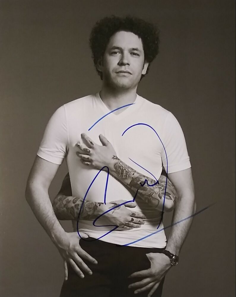 Gustavo dudamel signed 8 x 10