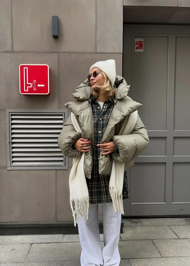 Short Puffer Jacket &ndash; Ultra-Warm Oversized Hooded Design