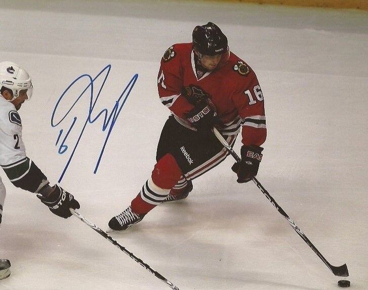 Marcus Kruger signed Chicago Blackhawks 8x10 Photo Poster painting autographed Hawks 4