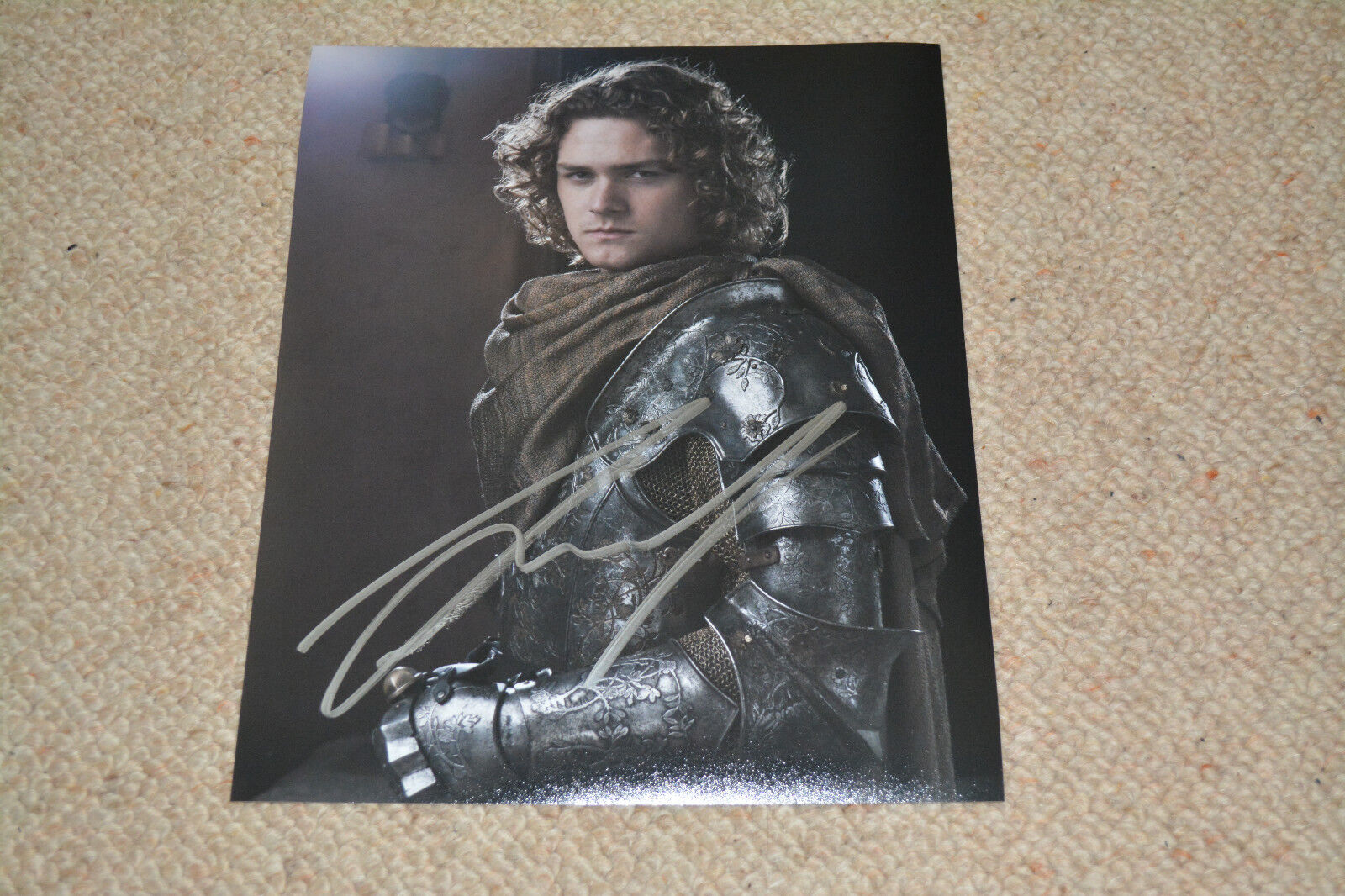 FINN JONES signed autograph In Person 8x10 (20x25 cm) GAME OF THRONES