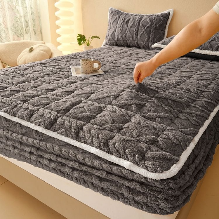 Luxurious Fitted Sheet - Soft Fluffy Non-Slip Dustproof Breathable, Knitted Polyester Taffeta, Geometric Stitched Pattern
