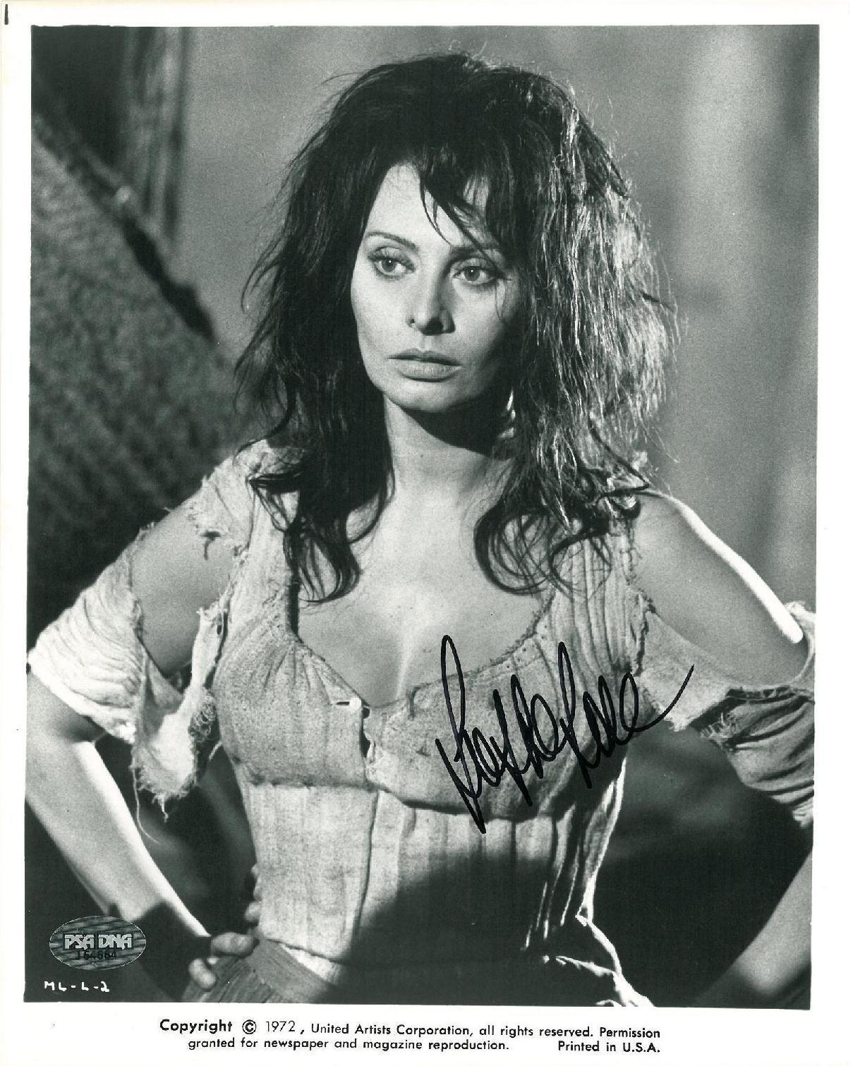 Sophia Loren Signed Authentic Autographed 8x10 Photo Poster painting (PSA/DNA) #J64664