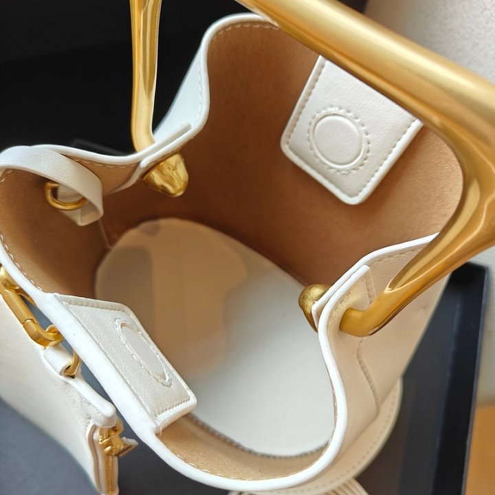 High-grade Retro Genuine Leather Bucket Bag With Wooden Handle New Irregular Niche Design Bag Casual All-matching