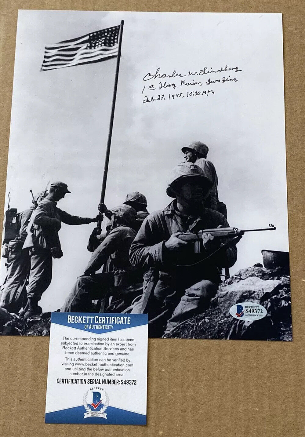 Charles W. Lindberg Iwo Jima Flag Raised Signed 8 x 10 Photo Poster painting Beckett Certified