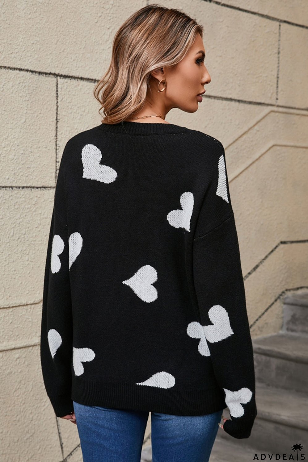 Heart-shaped crew neck sweater with dropped shoulders