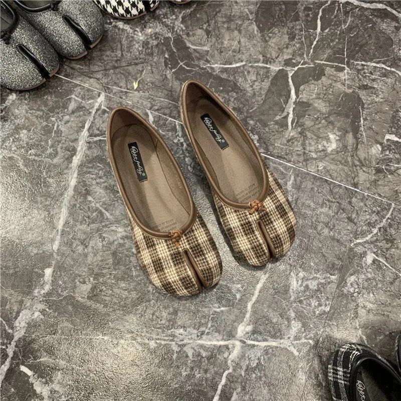 2021 Women's Comfy Flats Split Toe Trotter Shoes Autumn Single Lattice Flat Shoes Lazy Soft Loafers Ladies Moccasi Ninja Shoes